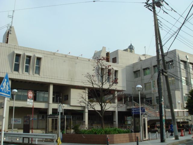 近くの横浜市緑区役所まで860m（徒歩11分）