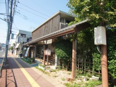 近くの日野図書館まで15m（徒歩1分）