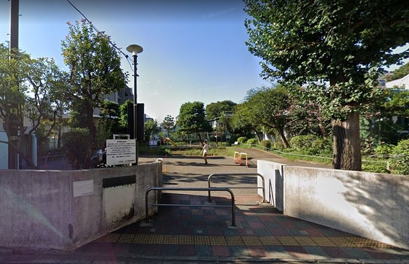 近くの世田谷区立用賀2丁目公園(用賀)まで1,461m(徒歩19分)