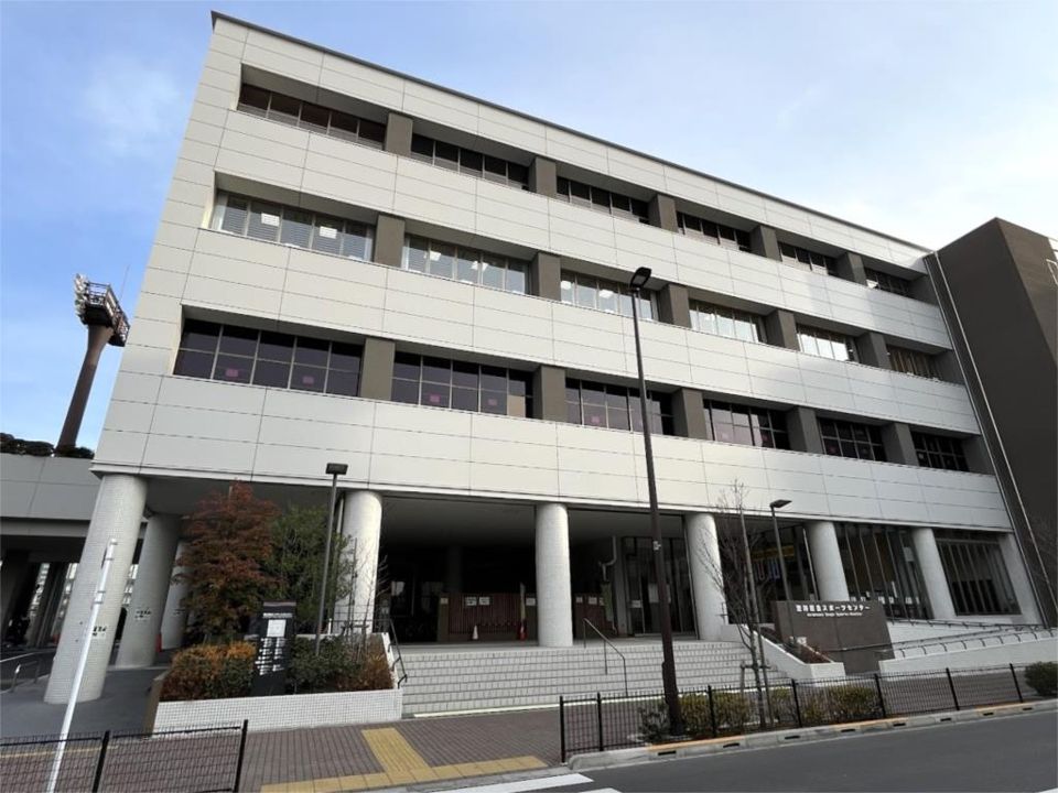 近くの荒川綜合スポーツセンターまで700m(徒歩9分)