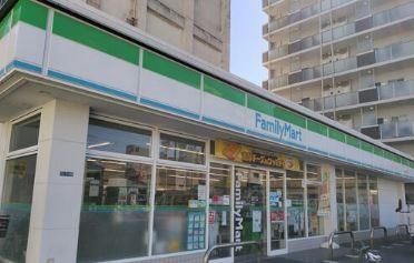 近くのファミリーマート 東墨田二丁目店まで160m（徒歩2分）