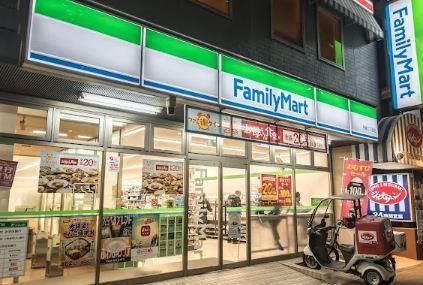 近くのファミリーマート月島二丁目店まで242m(徒歩4分)