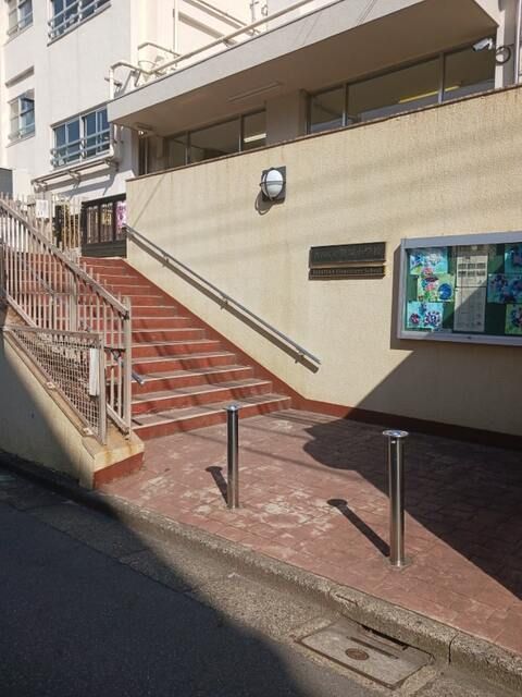 近くの渋谷区立笹塚小学校まで750m(徒歩10分)