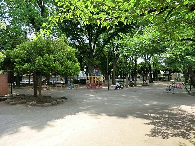 近くの江原公園まで450m（徒歩6分）