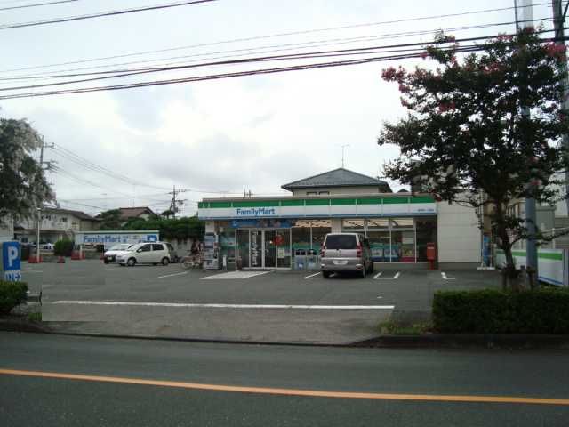 近くのファミリーマート宮沢町一丁目店まで918m(徒歩12分)