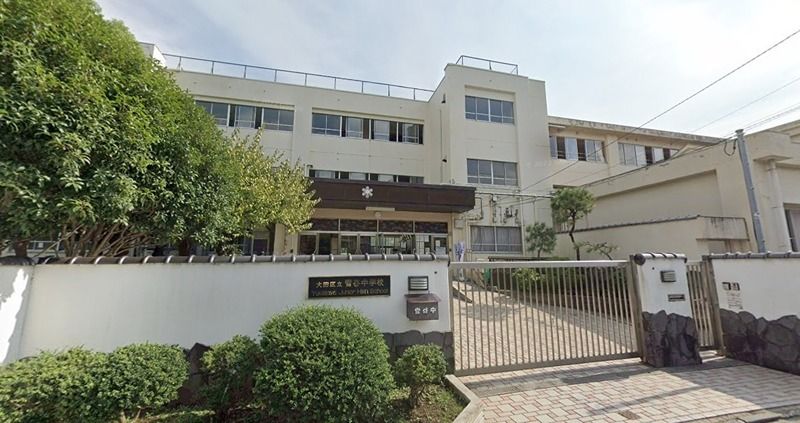 近くの大田区立雪谷中学校（雪が谷大塚）まで853m（徒歩11分）