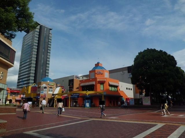 近くの丘の上パティオまで550m(徒歩7分)