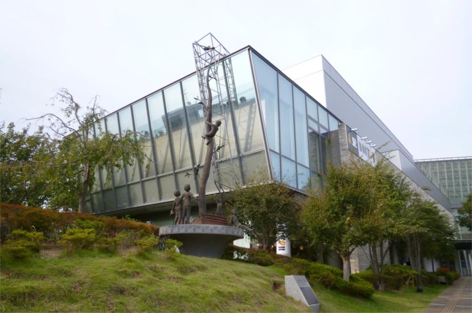 近くの千葉市中央図書館まで1,180m(徒歩15分)