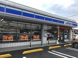 近くのローソン新堀店まで220m（徒歩3分）