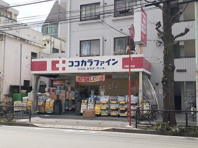 近くのココカラファインまで180m(徒歩3分)