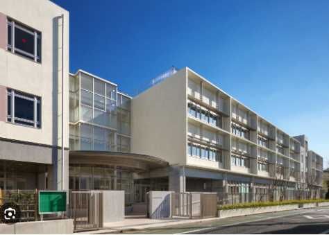 近くの世田谷区立桜町小学校まで337m（徒歩5分）