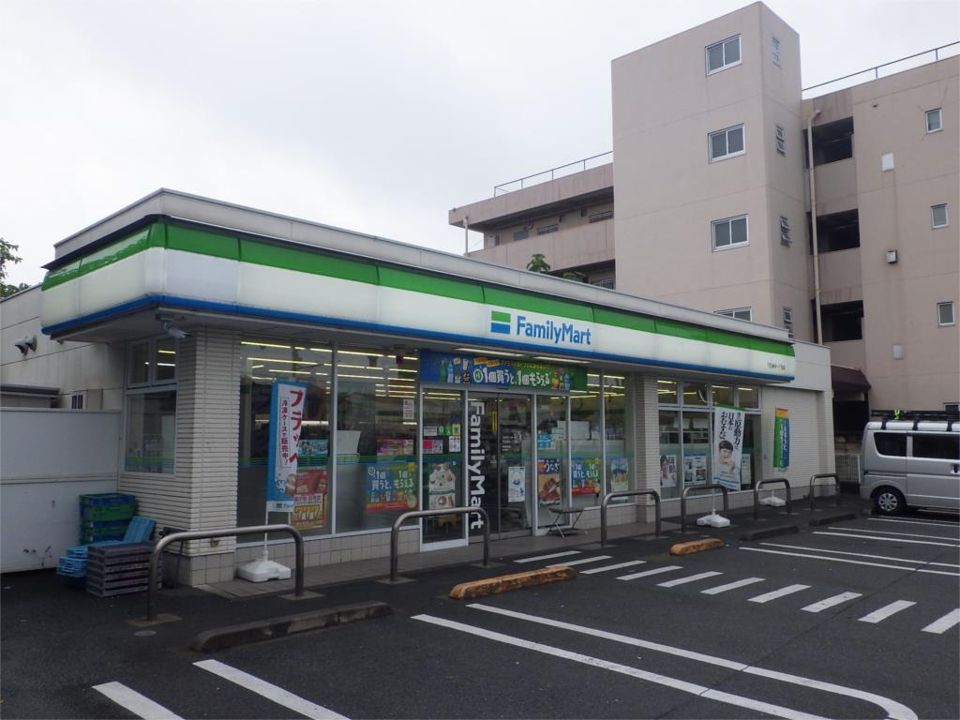 近くのファミリーマート 下石神井一丁目店まで525m(徒歩7分)