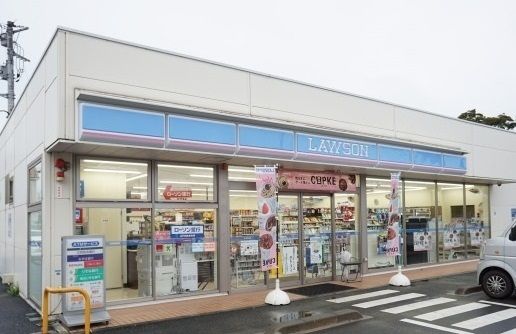 近くのローソン東村山久米川町4丁目店まで400m（徒歩5分）