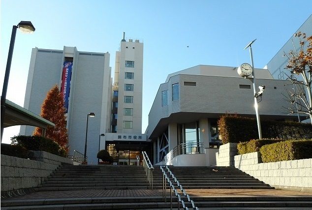 近くの調布市役所まで700m(徒歩9分)