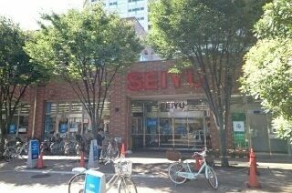 近くの西友竹の塚店まで130m(徒歩2分)