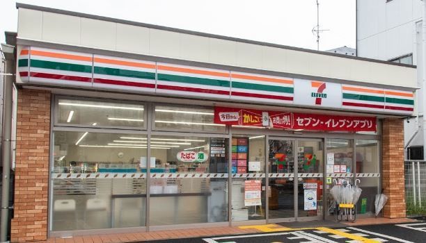 近くのセブン-イレブン 足立竹ノ塚駅まで74m(徒歩1分)