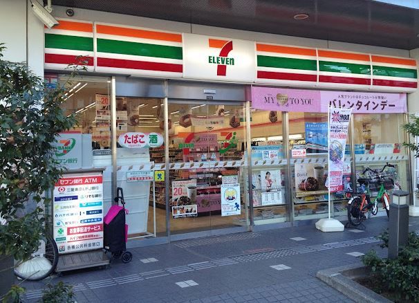 近くのセブンイレブン 東伏見駅南口店まで705m(徒歩9分)