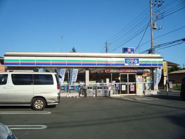 近くのスリーエフ(コンビニ)まで30m(徒歩1分)