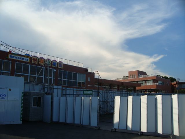 近くの鶴川幼稚園(幼稚園)まで10m(徒歩1分)