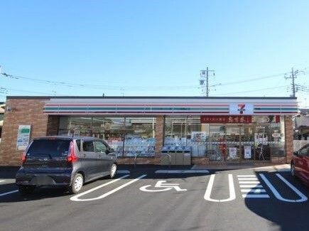 近くのセブンイレブン上尾二ツ宮店まで430m(徒歩6分)