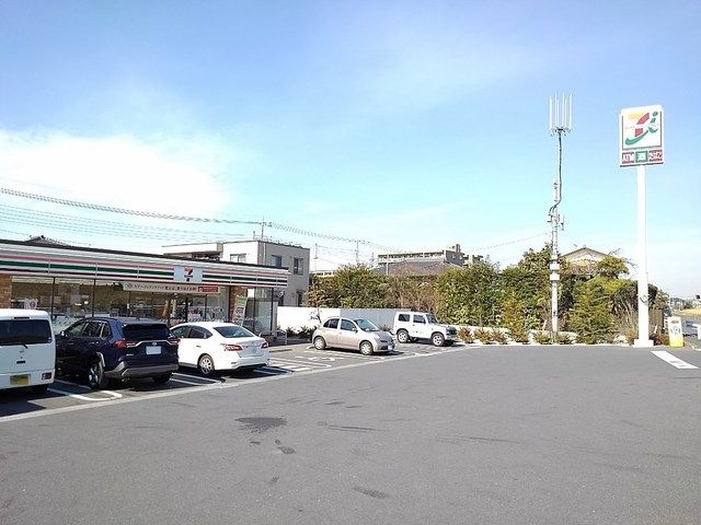 近くのセブンイレブン三郷東町店まで450m（徒歩6分）