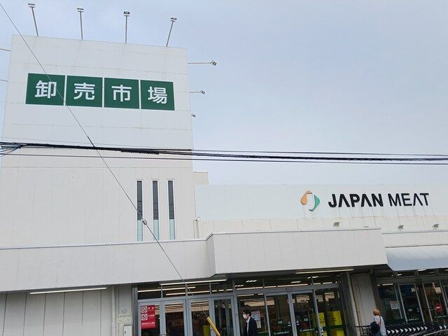 近くのジャパンミート鳩ヶ谷店まで629m（徒歩8分）