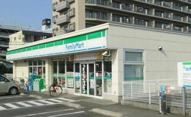 近くのファミリーマート東大宮5丁目店まで900m(徒歩12分)