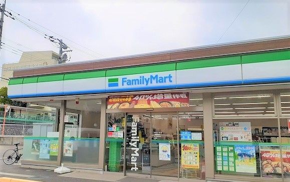 近くのファミリーマート 入間豊岡店まで1,000m(徒歩13分)