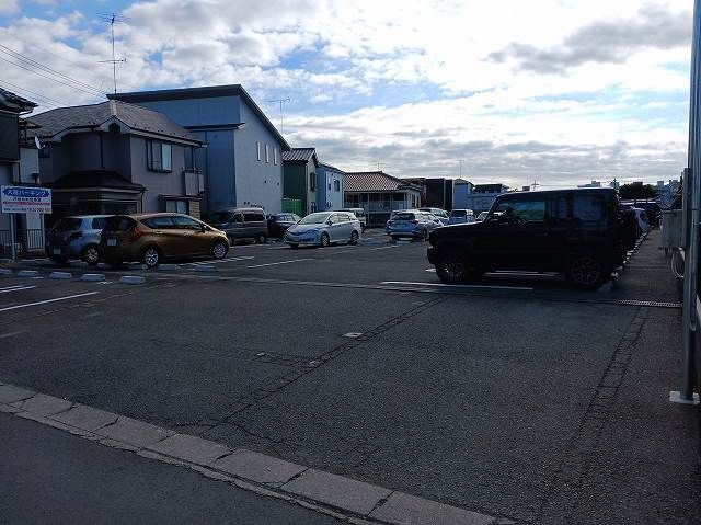 近くの月極駐車場まで1m(徒歩1分)