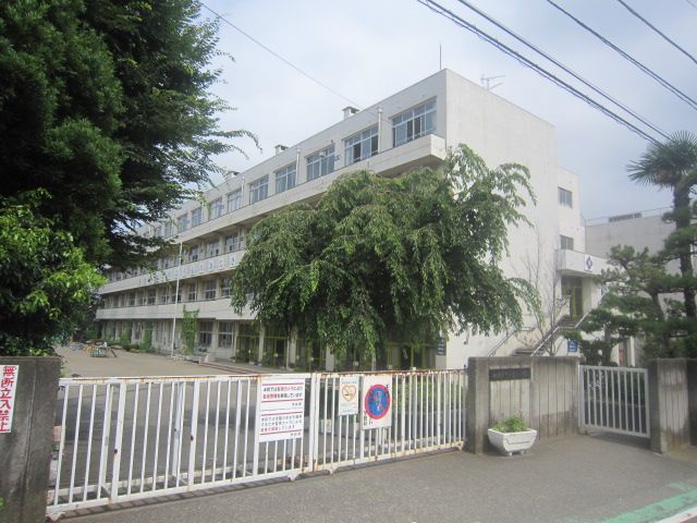 近くの相模原市立宮上小学校まで983m(徒歩13分)