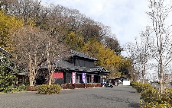 近くの味奈登庵まで500m(徒歩7分)
