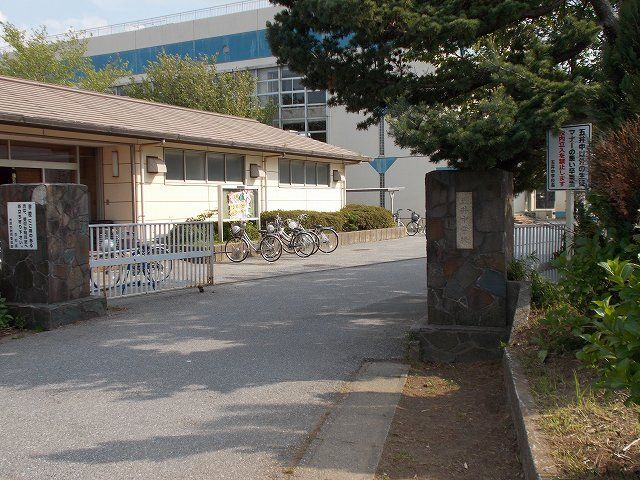 近くの市原市立五井中学校まで550m(徒歩7分)