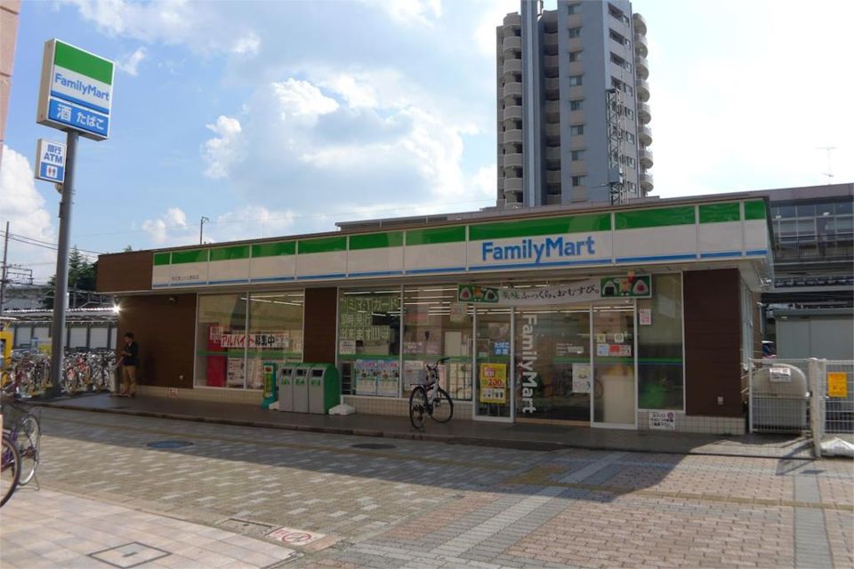近くのファミリーマート 東狭山ヶ丘一丁目店まで204m（徒歩3分）