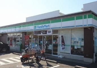 近くのファミリーマート 稲城長峰二丁目店まで1,394m(徒歩18分)