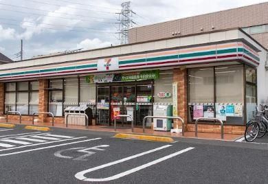 近くのセブンイレブン 足立六町1丁目店まで480m(徒歩6分)