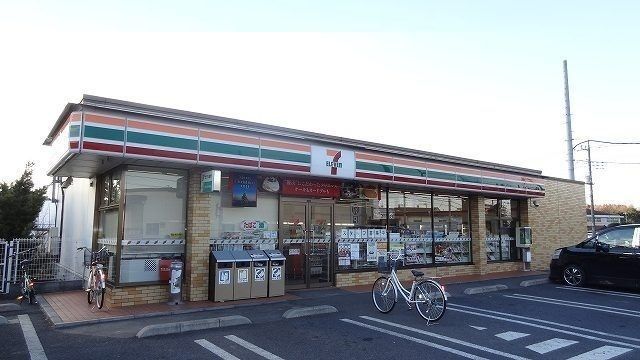 近くのセブンイレブン三郷公園前店まで220m（徒歩3分）