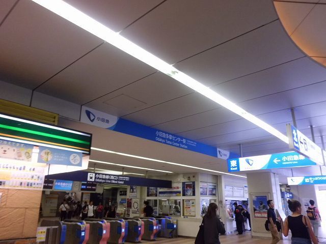近くの小田急多摩センター駅まで750m(徒歩10分)