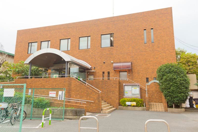 近くの豊島区立池袋図書館まで406m（徒歩6分）