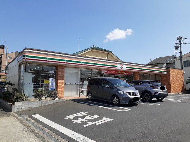 近くのセブンイレブンまで220m(徒歩3分)