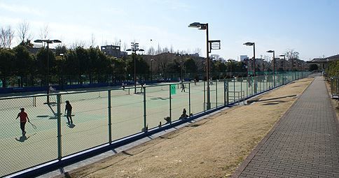 近くの天沼テニス公園まで162m（徒歩3分）