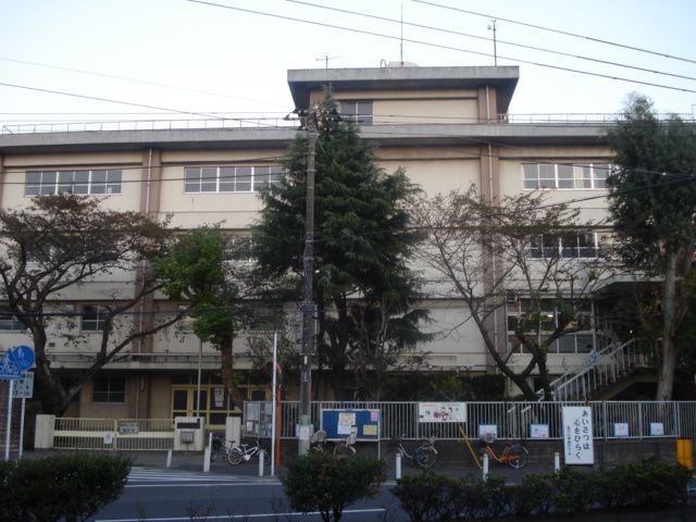 近くの玉川小学校(小学校)まで254m(徒歩4分)