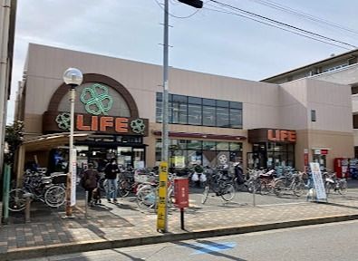 近くのライフ大森中店まで827m(徒歩11分)