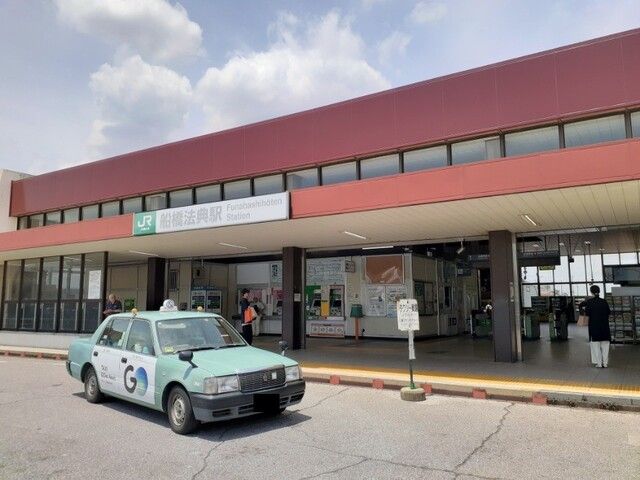 近くの船橋法典駅まで1,300m（徒歩17分）