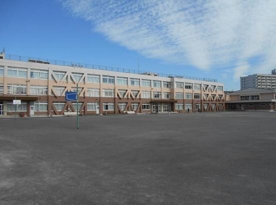 近くの立川市立第七小学校まで260m（徒歩4分）