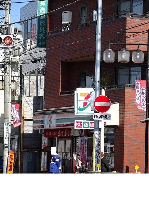 近くのセブンイレブンまで450m(徒歩6分)