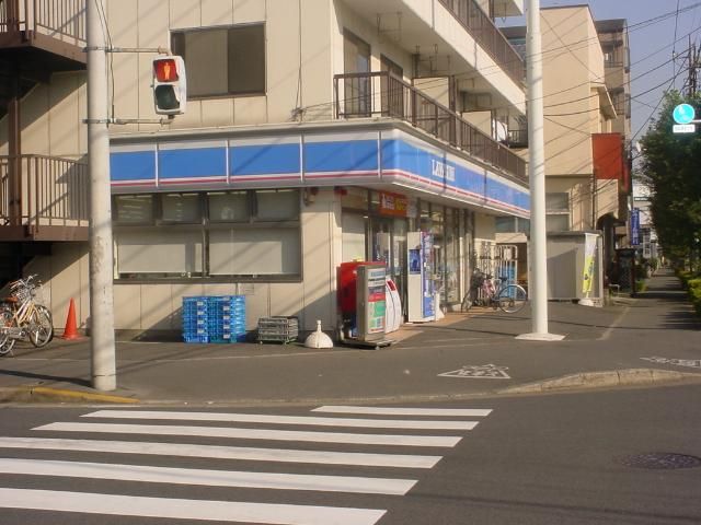 近くのコンビニまで480m(徒歩6分)