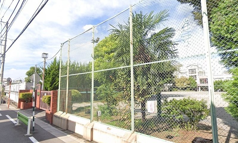 近くの大田区立田園調布中学校(田園調布)まで647m(徒歩9分)