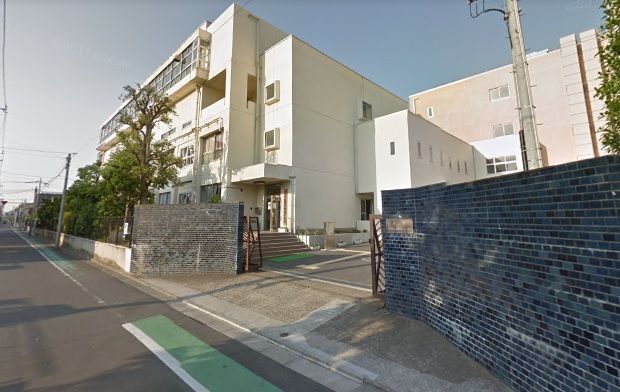 近くの川口市立青木中央小学校まで256m(徒歩4分)