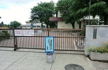 近くの相模原市立田名小学校まで1,200m(徒歩15分)