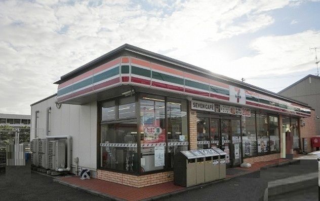 近くのセブンイレブン西大沼店まで550m（徒歩7分）